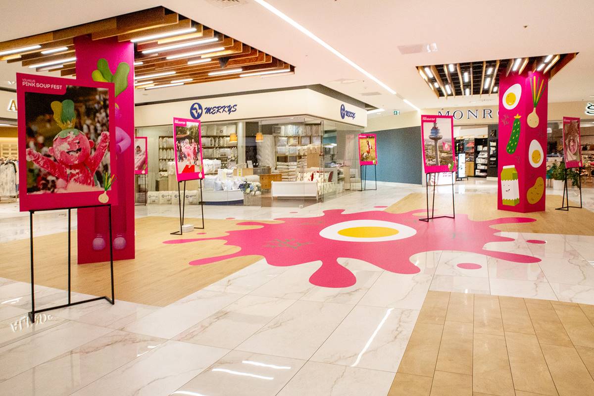Prekybos centro CUP vidus festivalio metu papuoštas rožiniais „Vilnius Pink Soup Fest“ akcentais
